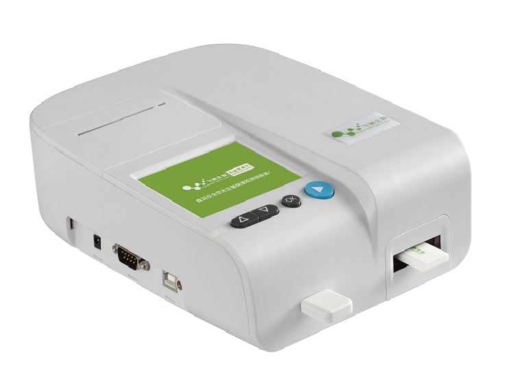 采用便攜式伏馬毒素檢測(cè)儀進(jìn)行讀數(shù)