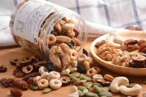 發(fā)苦的堅(jiān)果 發(fā)苦的堅(jiān)果